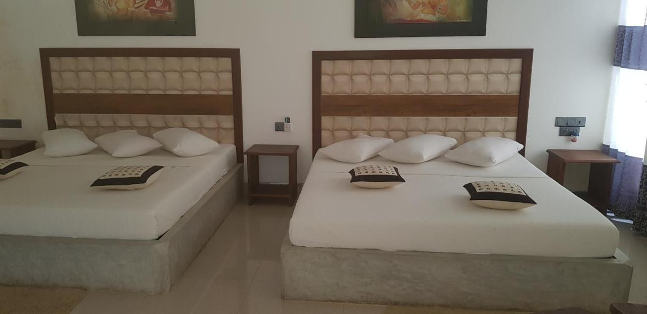 Margosa Lake Resort Anuradhapura Exteriör bild