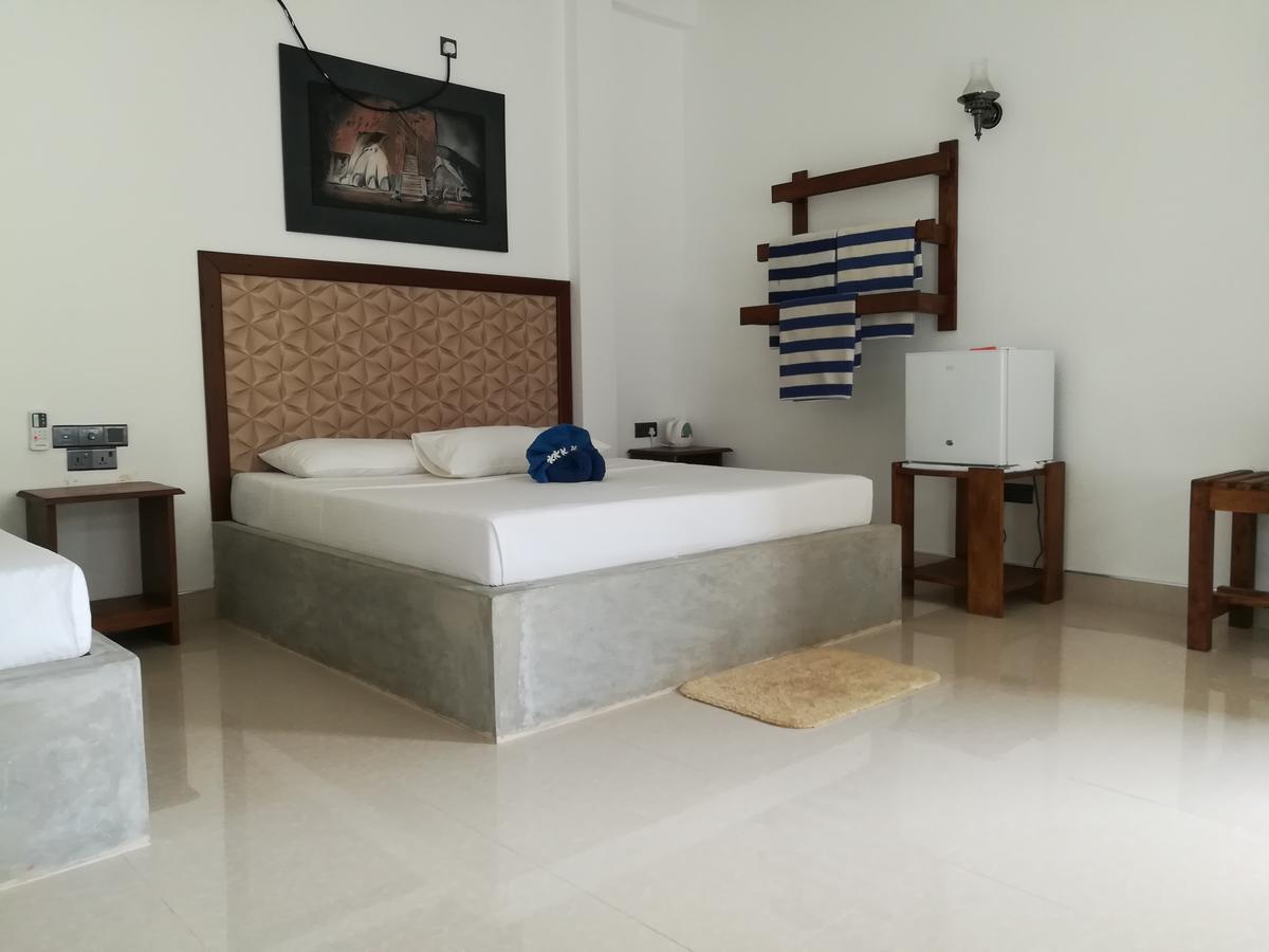 Margosa Lake Resort Anuradhapura Exteriör bild